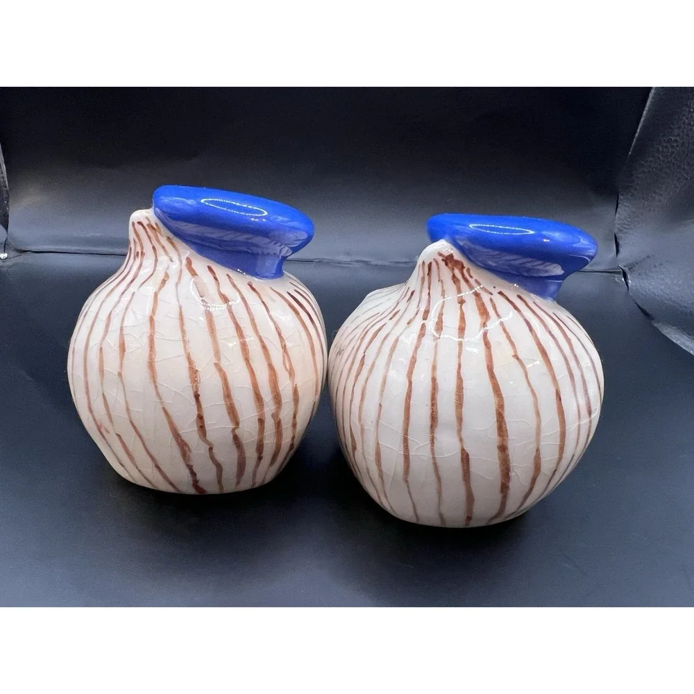 Vtg ceramic‎ salt and pepper shakers onion Garlic anthropomorphic Blue Kitschy